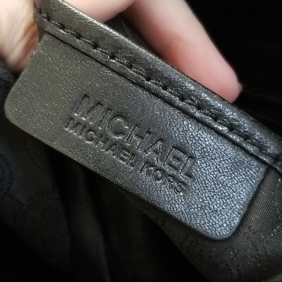 π MK STUDDED HAMILTON BAG - Picture 15 of 16